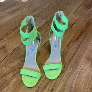 Lime bandage w/ clear heel